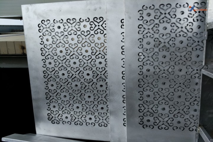 鏤空雕刻鋁單板:個(gè)性化金屬藝術(shù)引領(lǐng)空間裝飾新風(fēng)尚