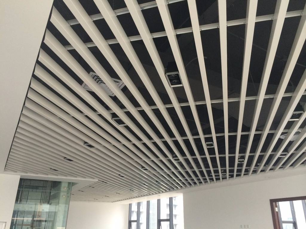 鋁單板廠家講解拉絲鋁單板與噴涂鋁單板的幾點(diǎn)區(qū)別